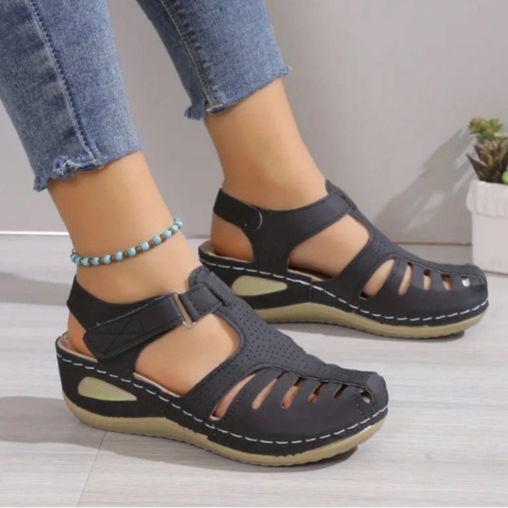 NWOT Black Wedge Heel Sandals